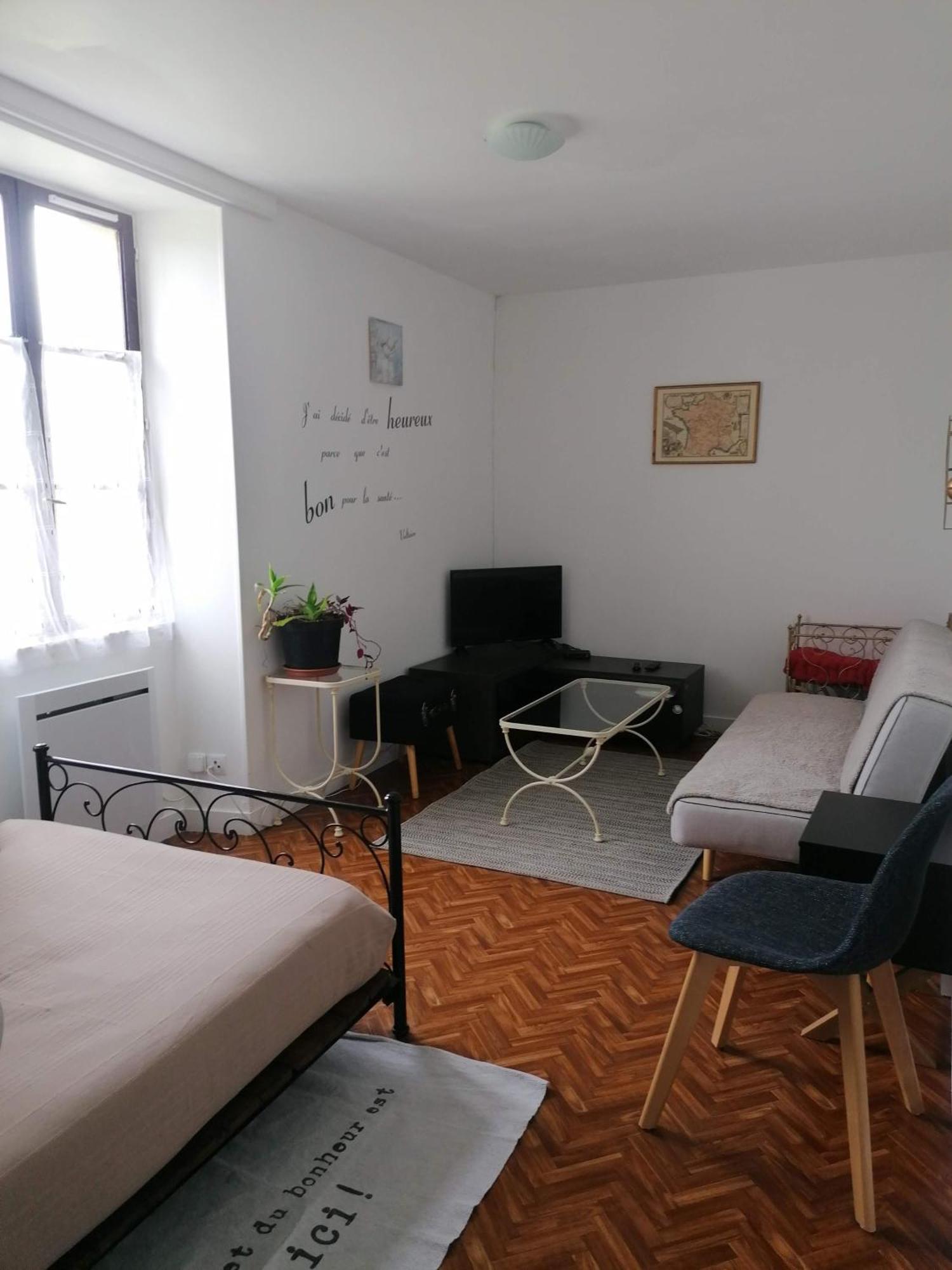 Gite 4 Pers, Jacuzzi, Piscine, Proche Futuroscope, Calme Et Nature A La Roche Posay La Roche-Posay Exterior foto