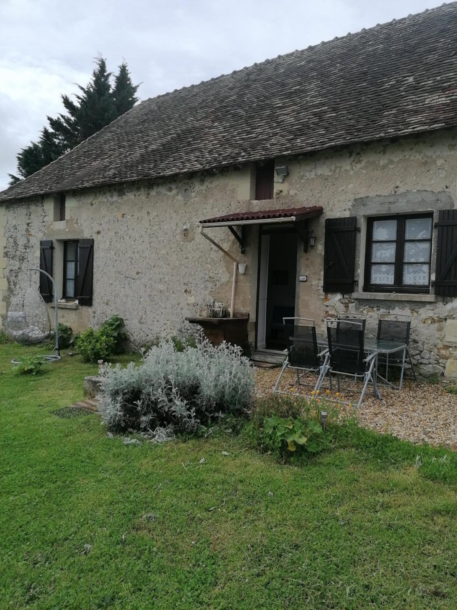 Gite 4 Pers, Jacuzzi, Piscine, Proche Futuroscope, Calme Et Nature A La Roche Posay La Roche-Posay Exterior foto